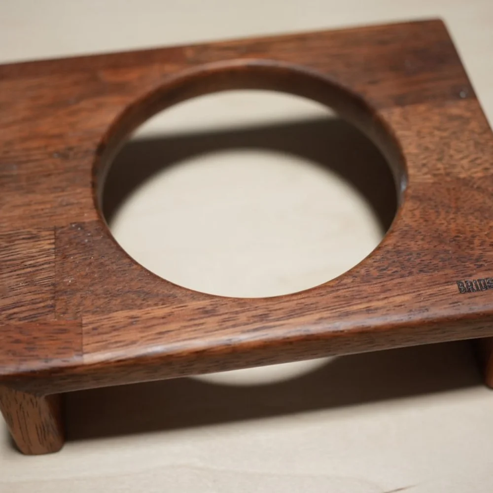 BRIDGE DOG Cat Tray One Hole 6 cm Oak / Merbau